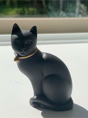 Franklin Mint Curio Cabinet Cat Collection ART DECO Porcelain Black Cat W/ Bell